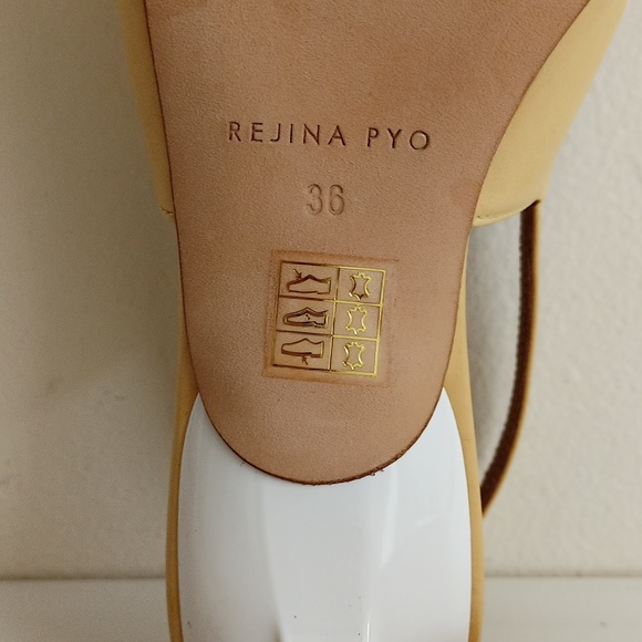 Rejina Pyo Lois Sling bag Size 6 Color Peach - Picture 6 of 7